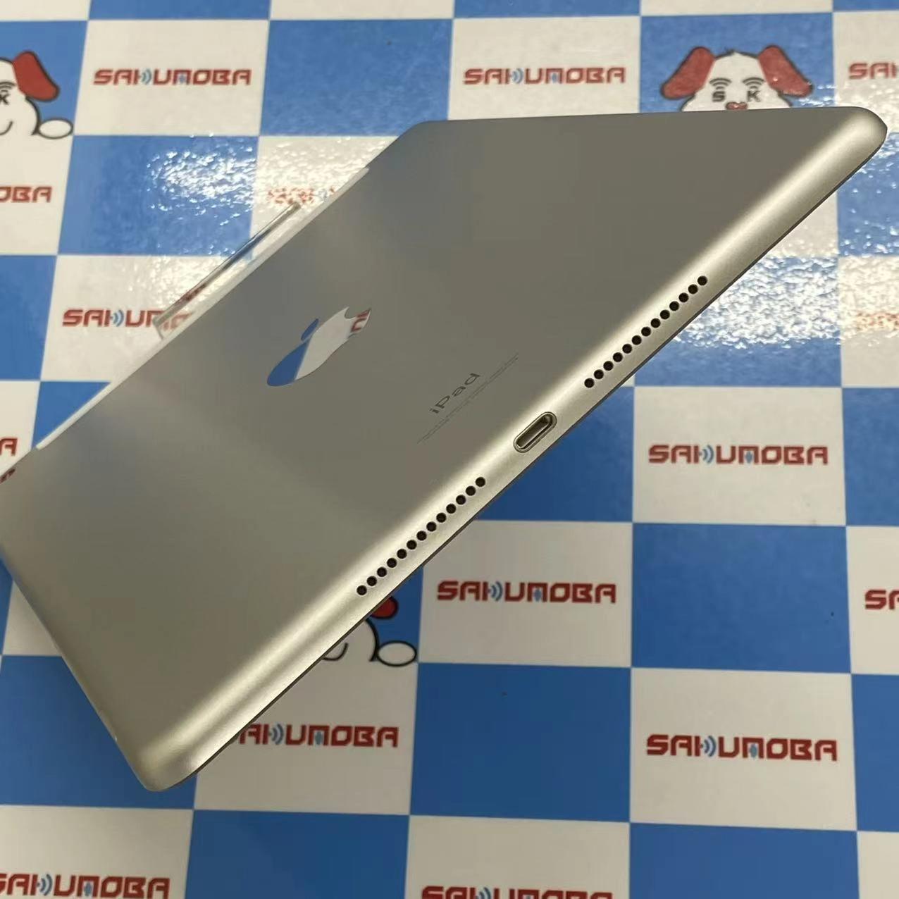 iPad 第9世代 Wi-Fi+Cellularモデル 64GB シルバー MK493J/A docomo版SIMフリー