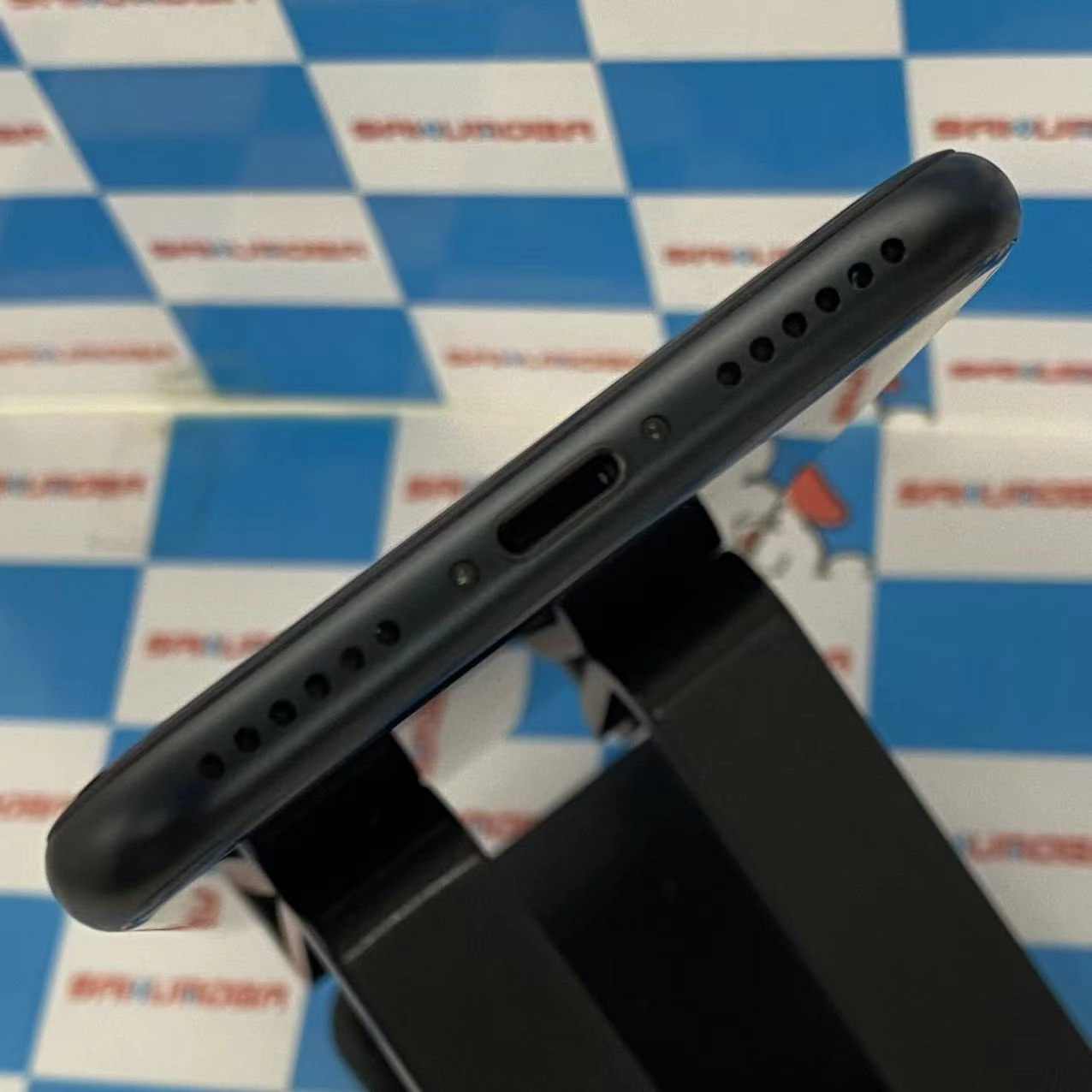 iPhoneSE 第3世代 64GB ミッドナイト MMYC3J/A docomo版SIMフリー