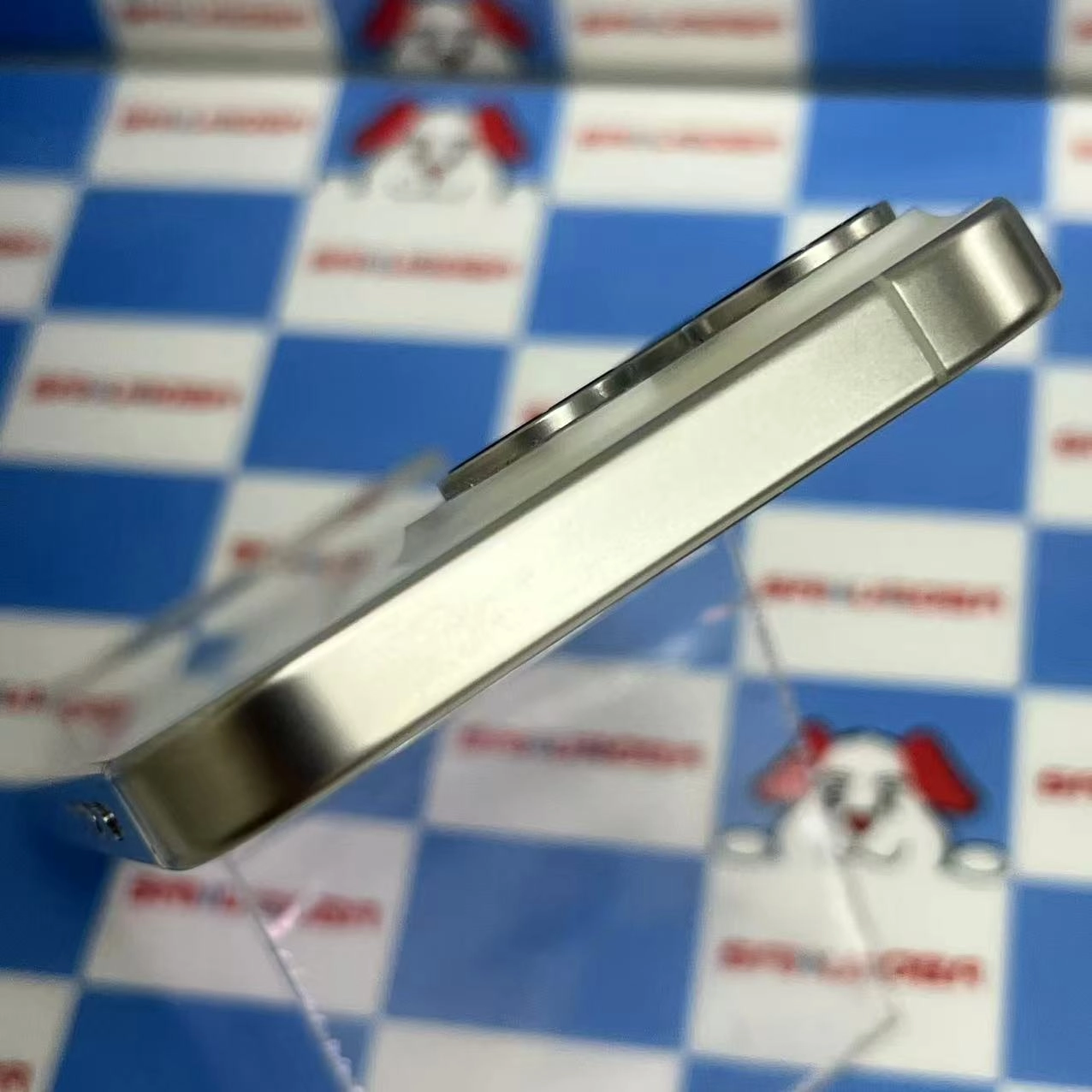 iPhone15 Pro 256GB ホワイトチタニウム MTUD3J/A docomo版SIMフリー 極美品