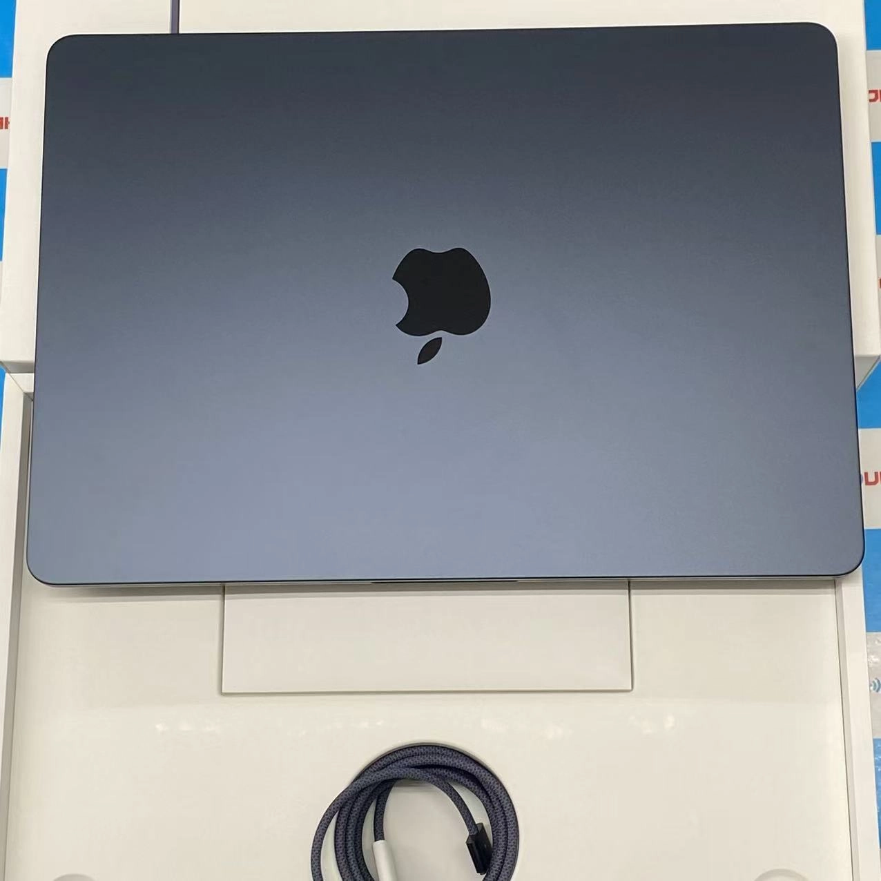 MacBook Air 13インチ Mid2022 Apple M2 8GB/256GB ミッドナイト MLY33J/A 新品同様