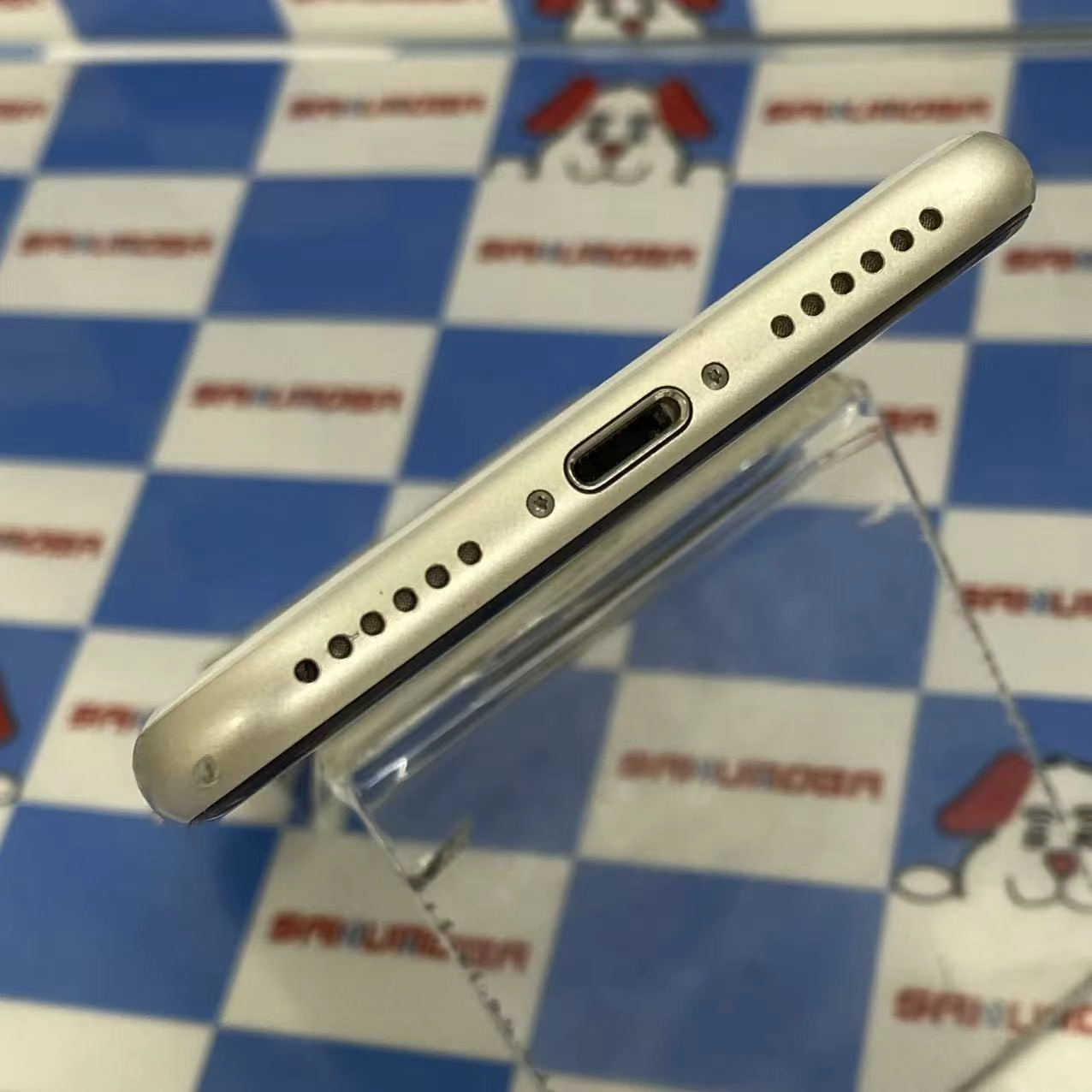 iPhoneSE 第3世代 64GB スターライト MMYD3J/A SIMフリー