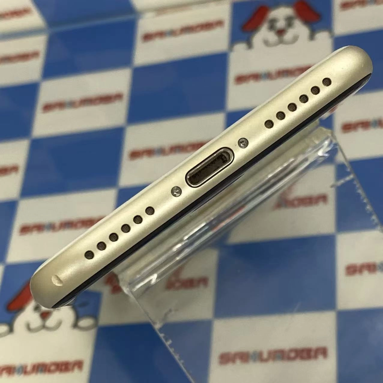 iPhoneSE 第3世代 64GB スターライト MMYD3J/A docomo版SIMフリー 美品