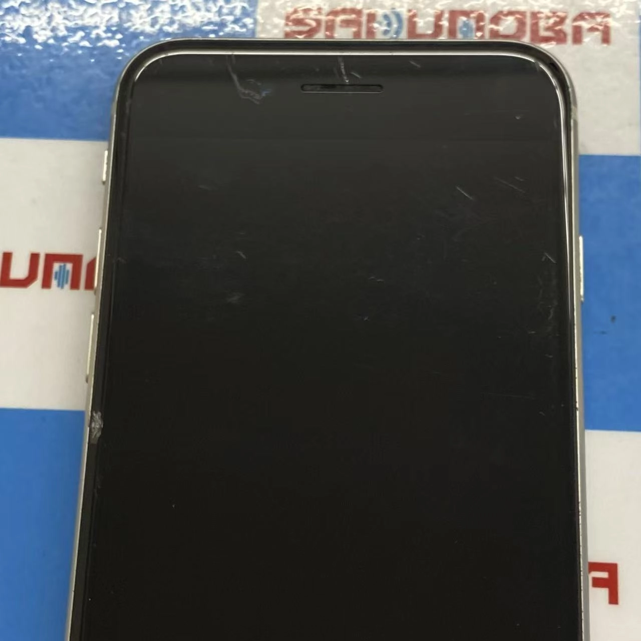 iPhoneSE 第3世代 64GB スターライト MMYD3J/A docomo版SIMフリー