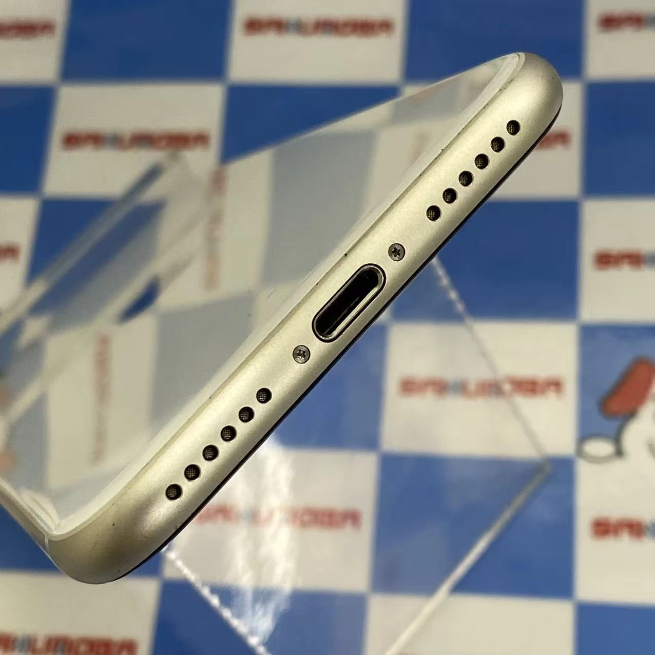 iPhoneSE 第3世代 64GB スターライト MMYD3J/A docomo版SIMフリー