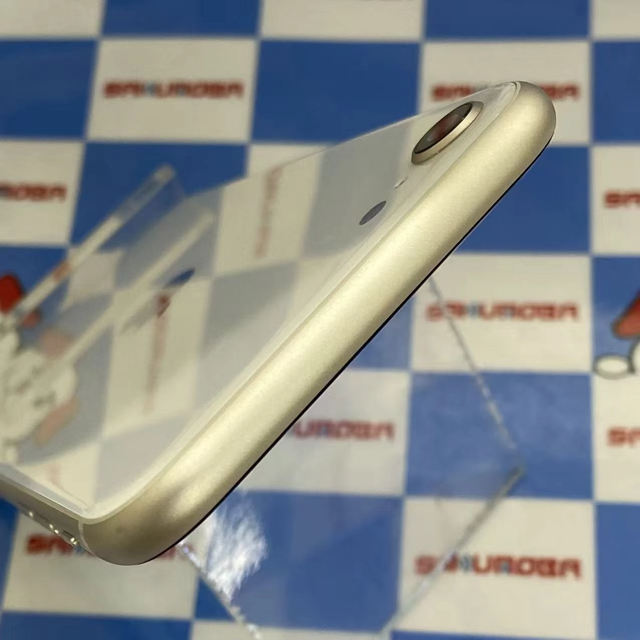 iPhoneSE 第3世代 64GB スターライト MMYD3J/A docomo版SIMフリー美品