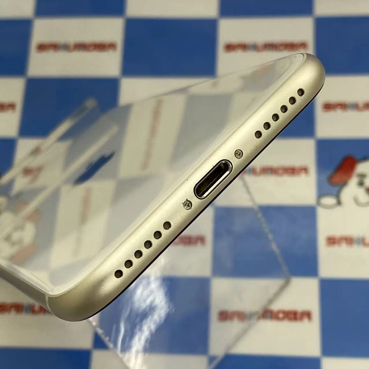 iPhoneSE 第3世代 64GB スターライト MMYD3J/A docomo版SIMフリー美品