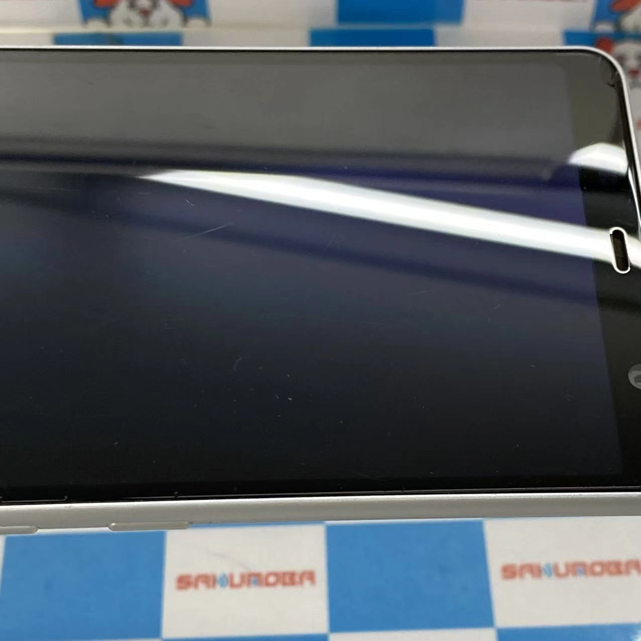 arrows Be4 Plus 64GB ホワイト F-41B docomo版SIMフリージャンク品