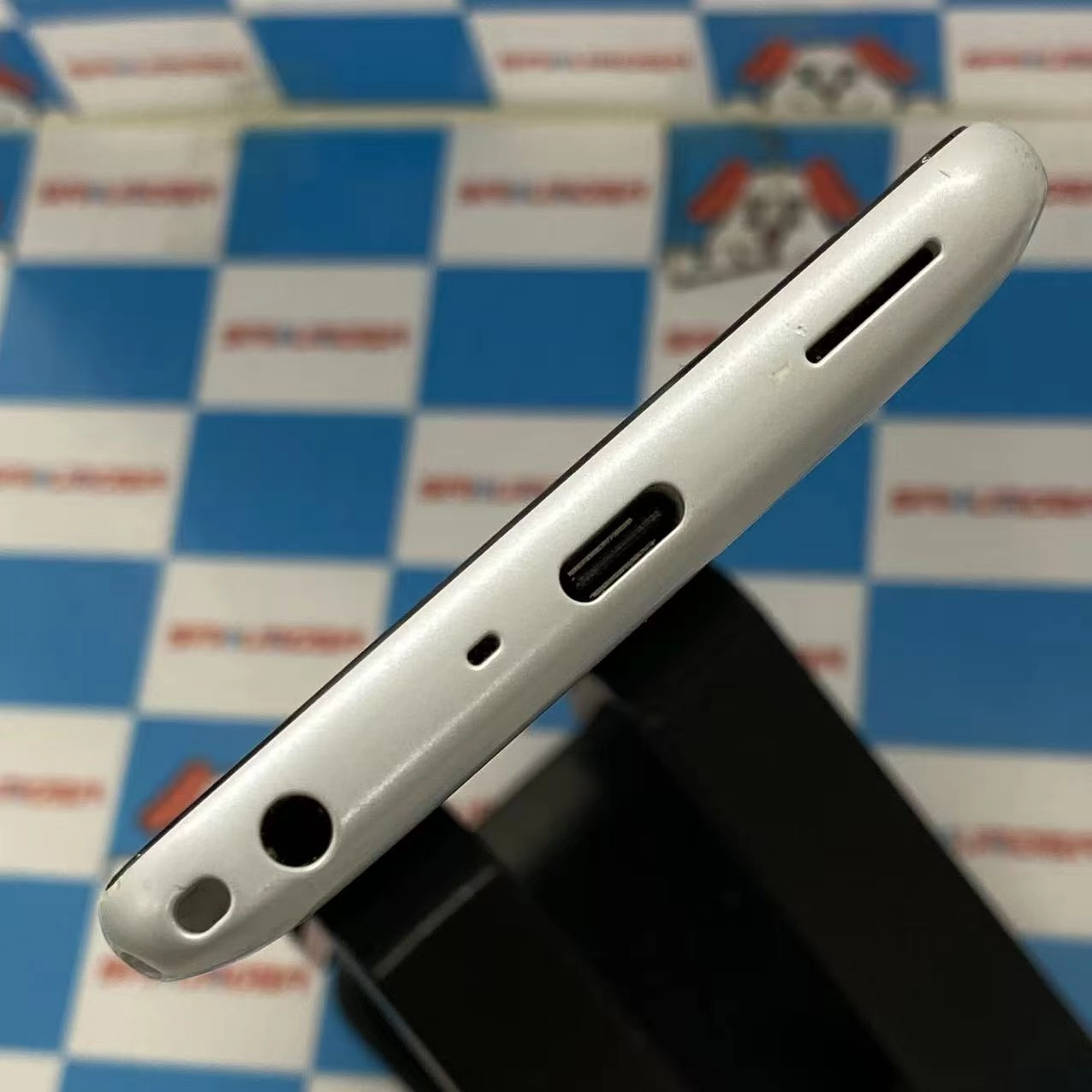 arrows Be4 Plus 64GB ホワイト F-41B docomo版SIMフリージャンク品