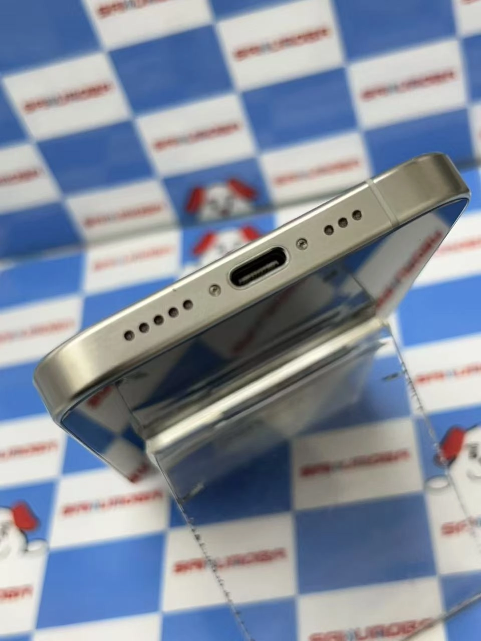 iPhone15 Pro 256GB ホワイトチタニウム MTUD3J/A docomo版SIMフリー