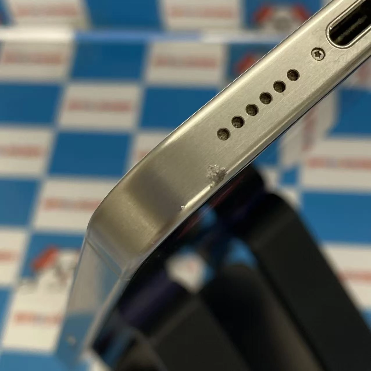 iPhone15 Pro Max 256GB ホワイトチタニウム MU6Q3J/A AU版SIMフリー美品 au