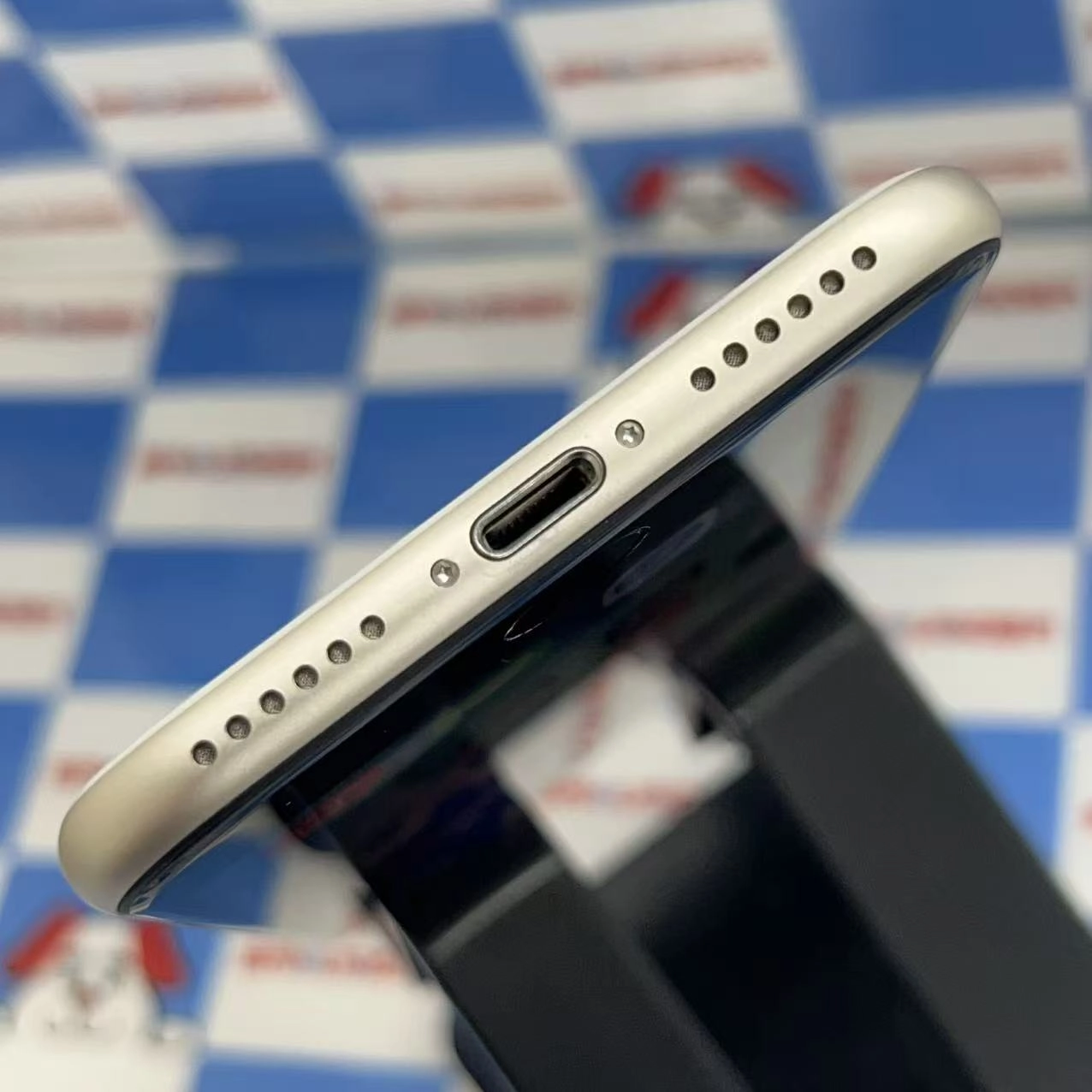 iPhoneSE 第3世代 64GB スターライト MMYD3J/A SoftBank版SIMフリー 美品