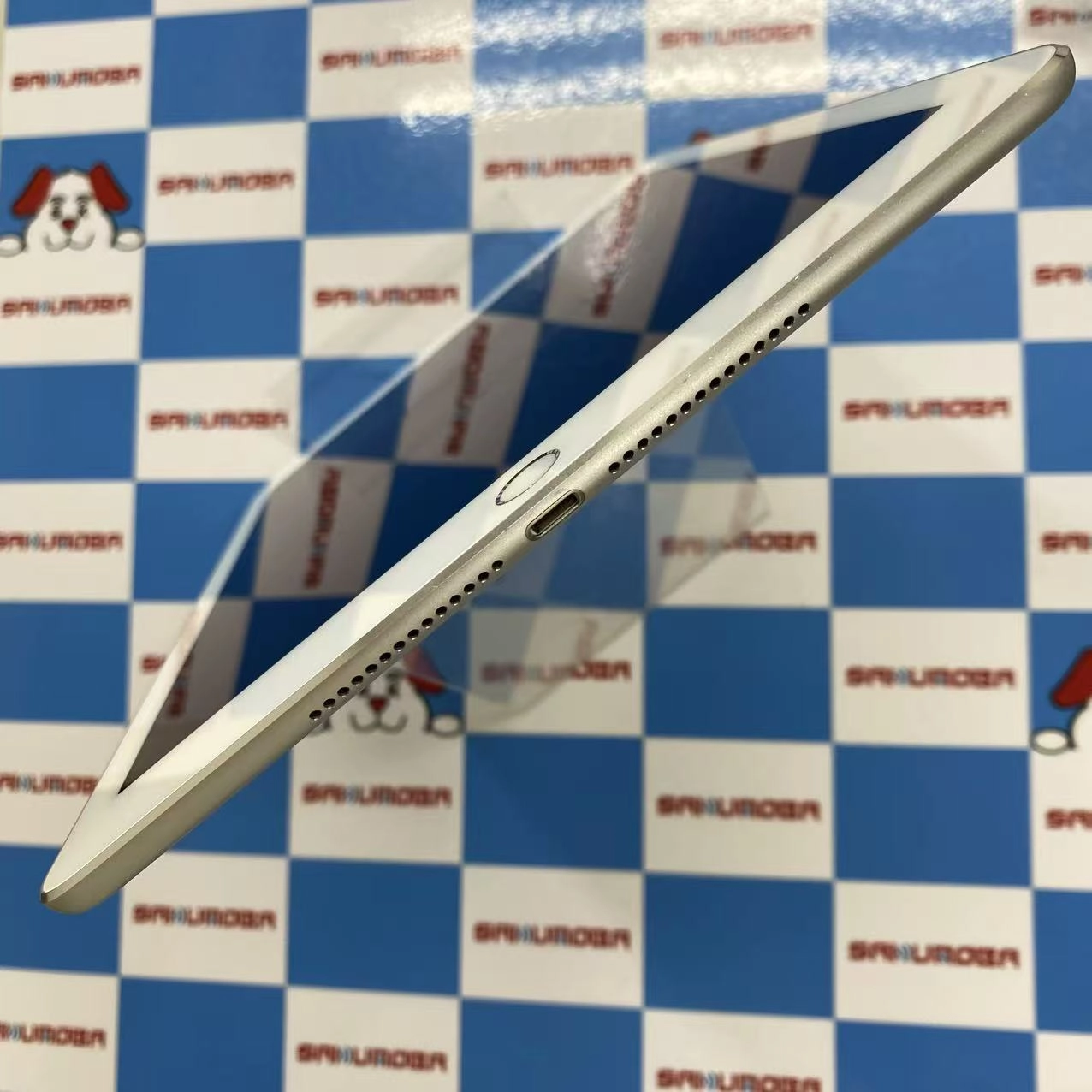 iPad Air 第2世代 Wi-Fiモデル 64GB シルバー MGKM2J/A