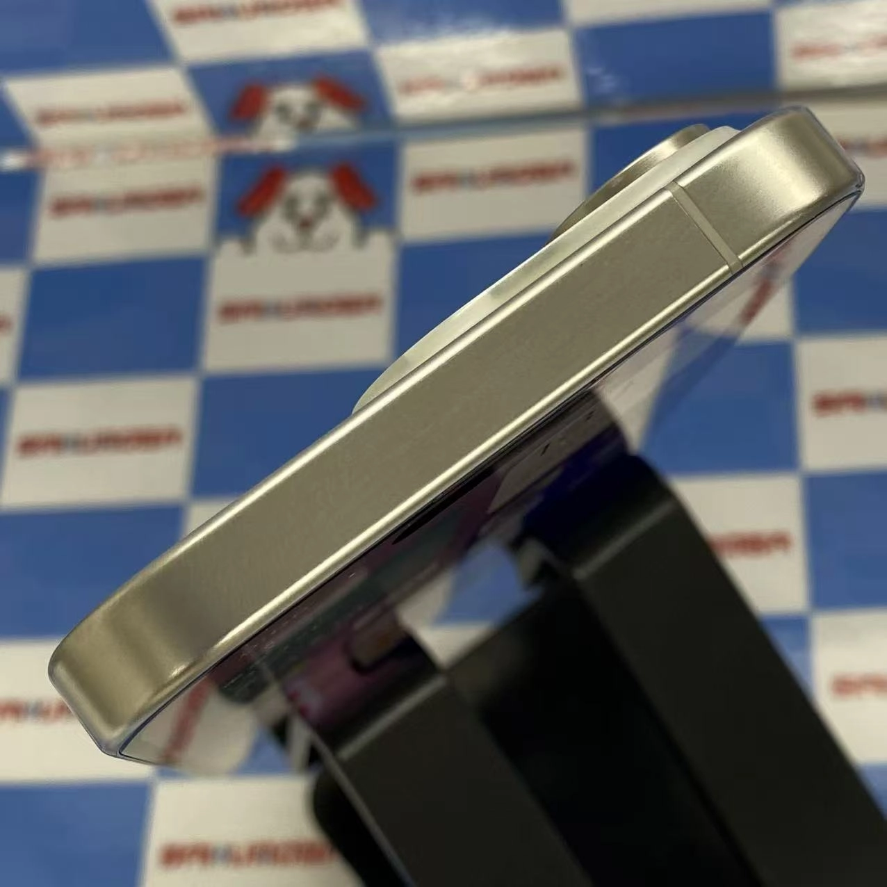 iPhone15 Pro 256GB ホワイトチタニウム MTUD3J/A SIMフリー 美品