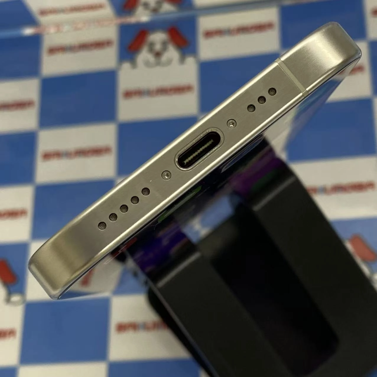 iPhone15 Pro 256GB ホワイトチタニウム MTUD3J/A SIMフリー 美品