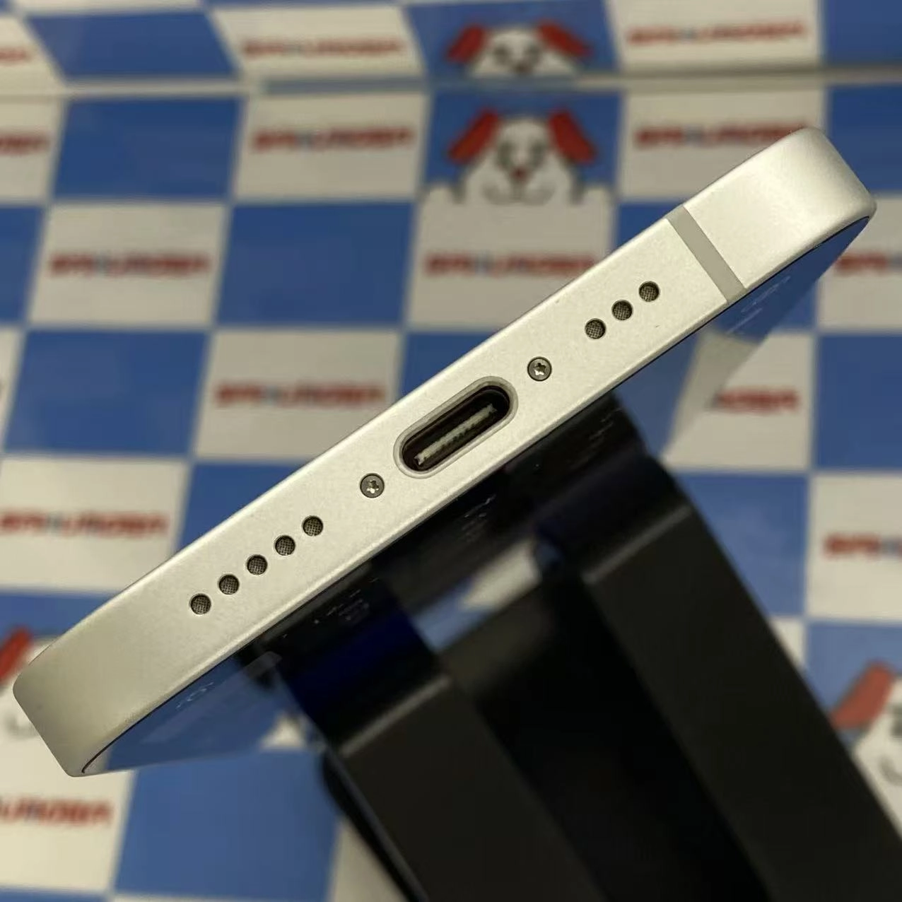 iPhone 16e 128GB ホワイト MD1R4J/A SoftBank版SIMフリー 新品同様