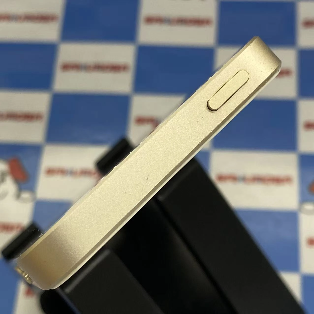 iPhoneSE 64GB ゴールド MLXP2J/A AU版SIMフリー訳あり品