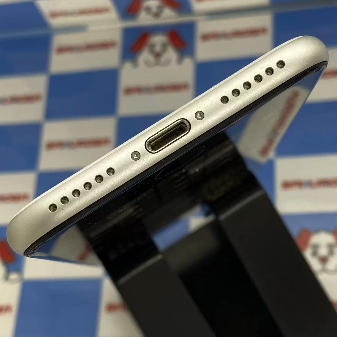 iPhoneSE 第2世代 128GB ホワイト MHGU3J/A SIMフリー 極美品