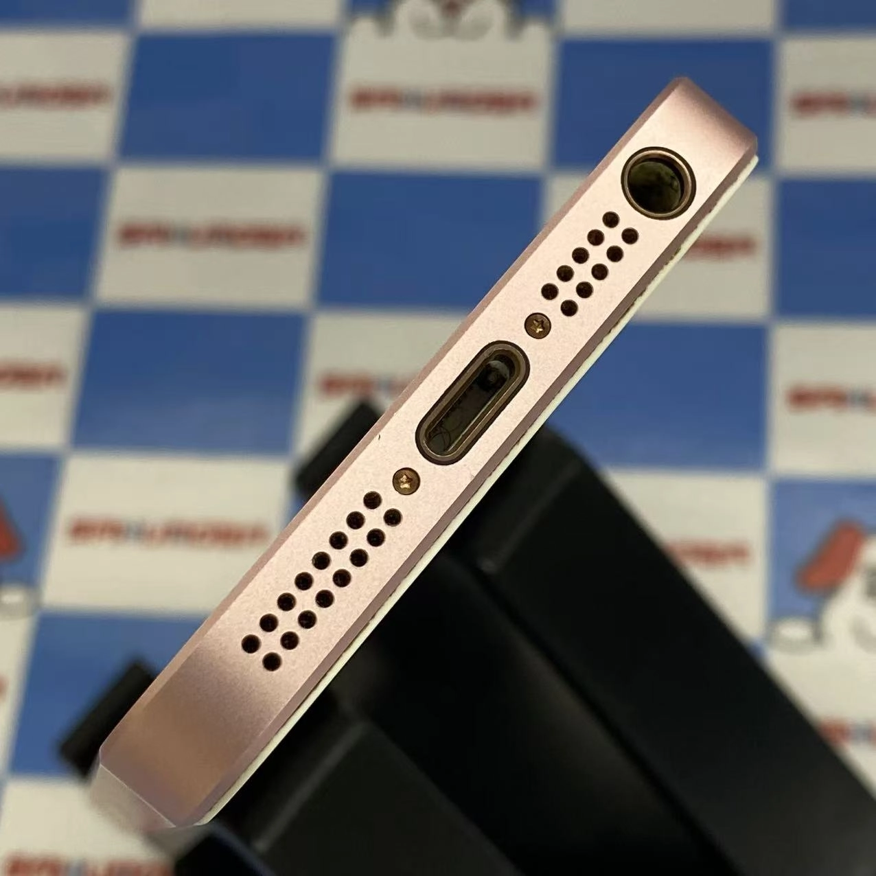 iPhoneSE 128GB ローズゴールド MP892J/A SIMフリー電池98％