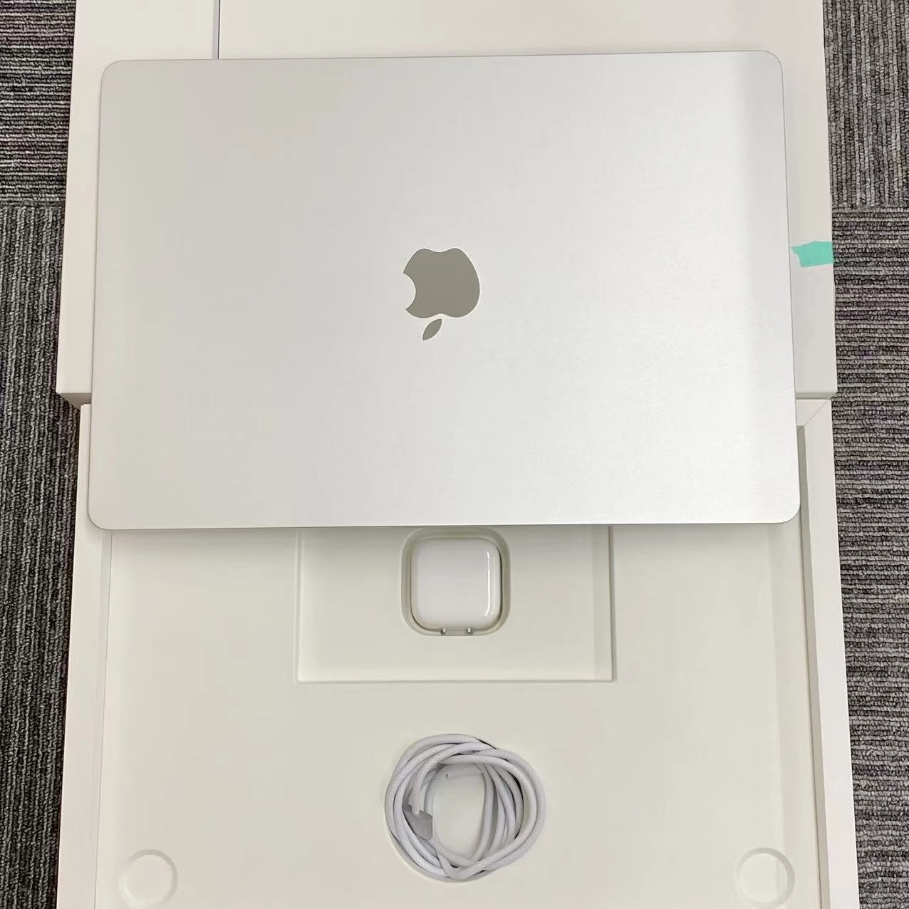 MacBook Air Early2026 15インチ Apple M5 16GB/512GB シルバー MDV94J/A 新品同様