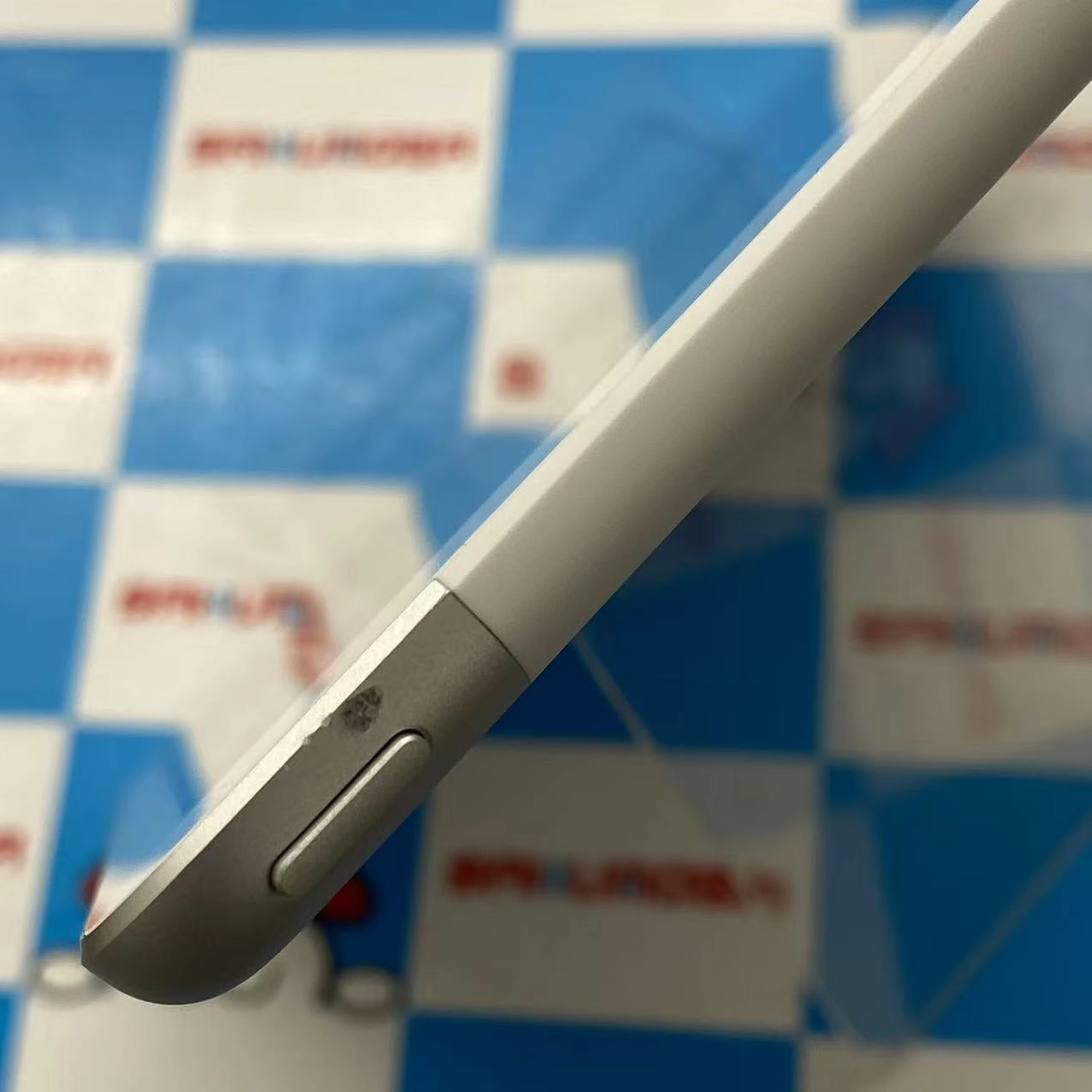 iPad 第7世代 Wi-Fi+Cellularモデル 32GB  MW6C2J/A AU版SIMフリー訳あり品 シルバー au