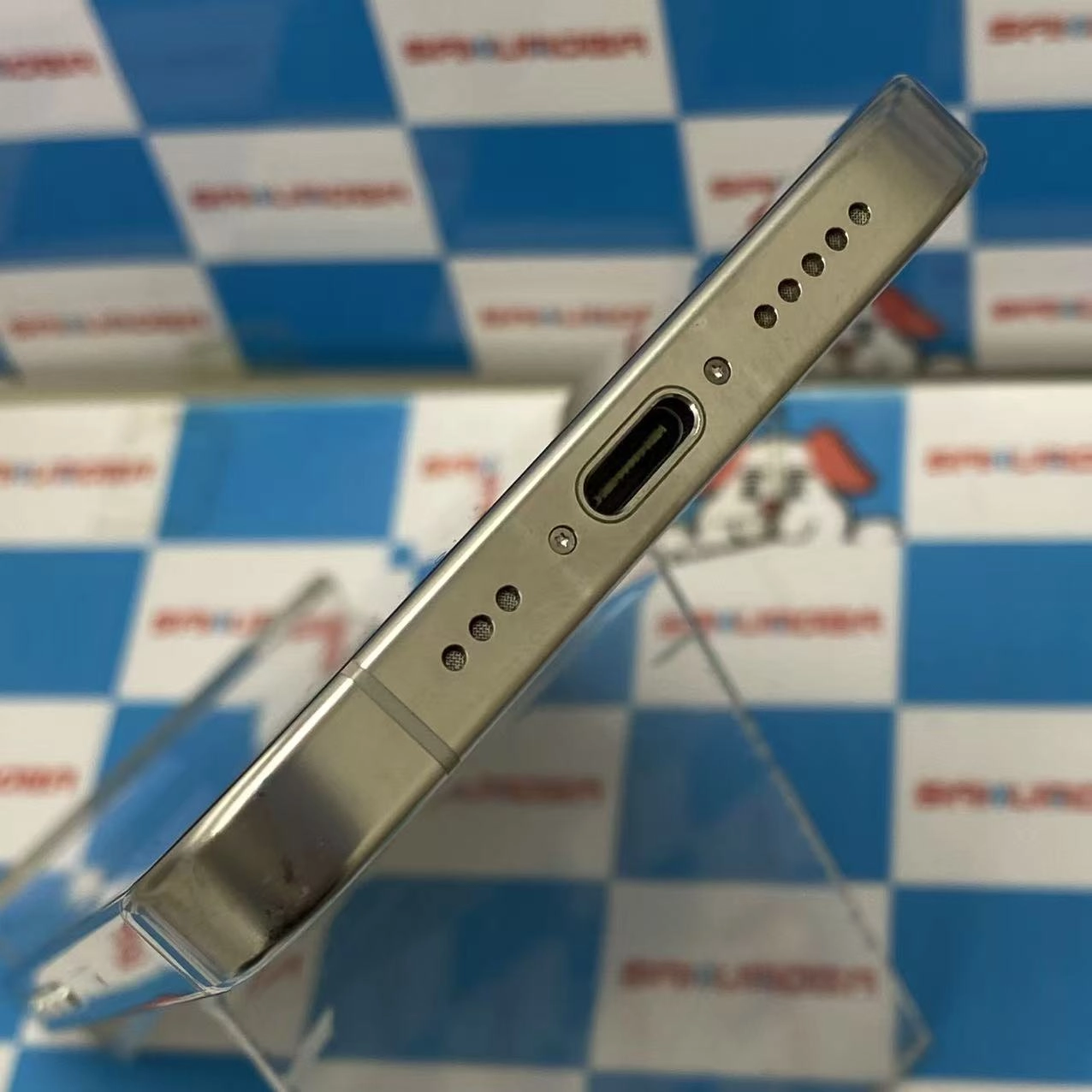 iPhone16 Pro 256GB ホワイトチタニウム MYN13J/A docomo版SIMフリー