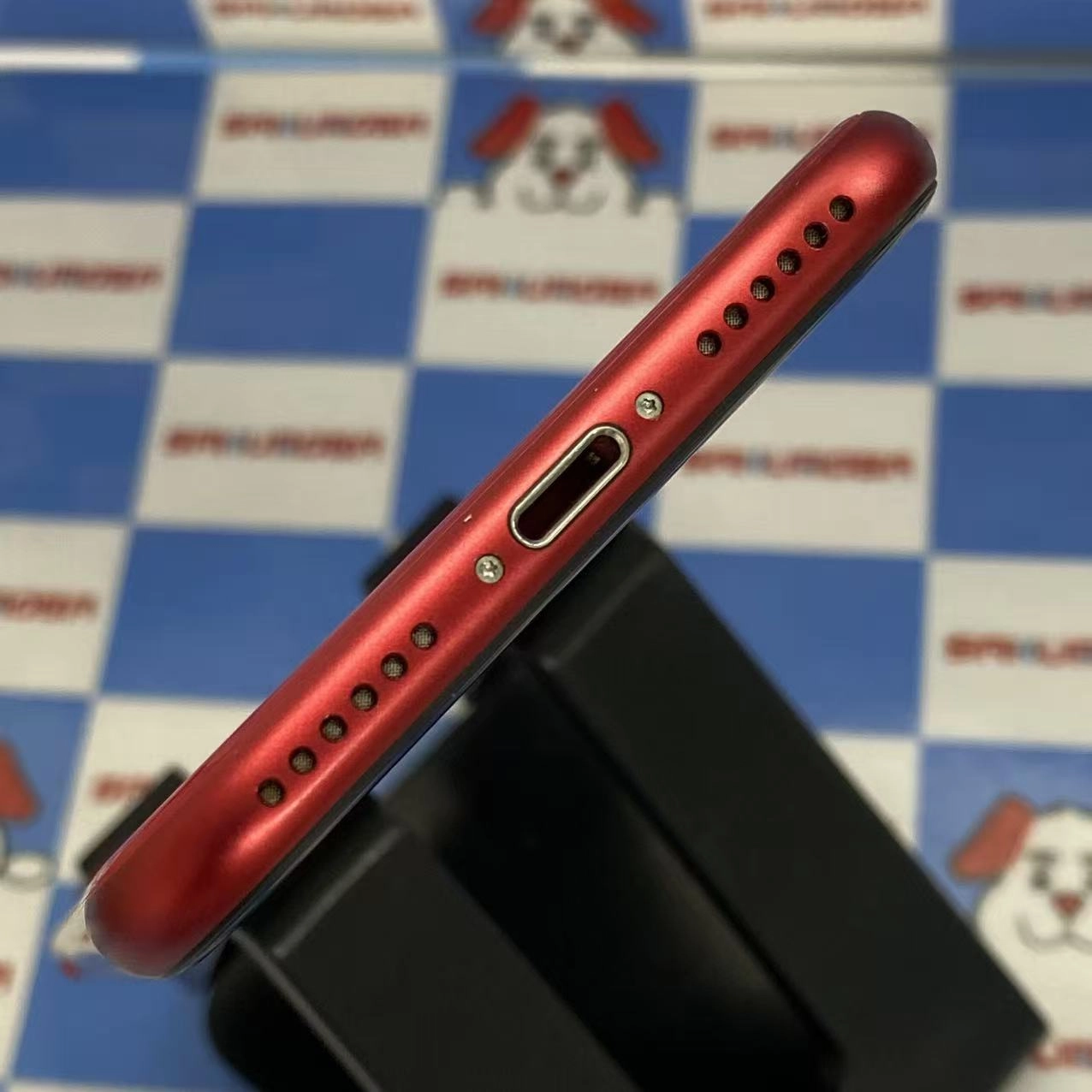 iPhoneSE 第2世代 64GB Product Red MHGR3J/A docomo版SIMフリー