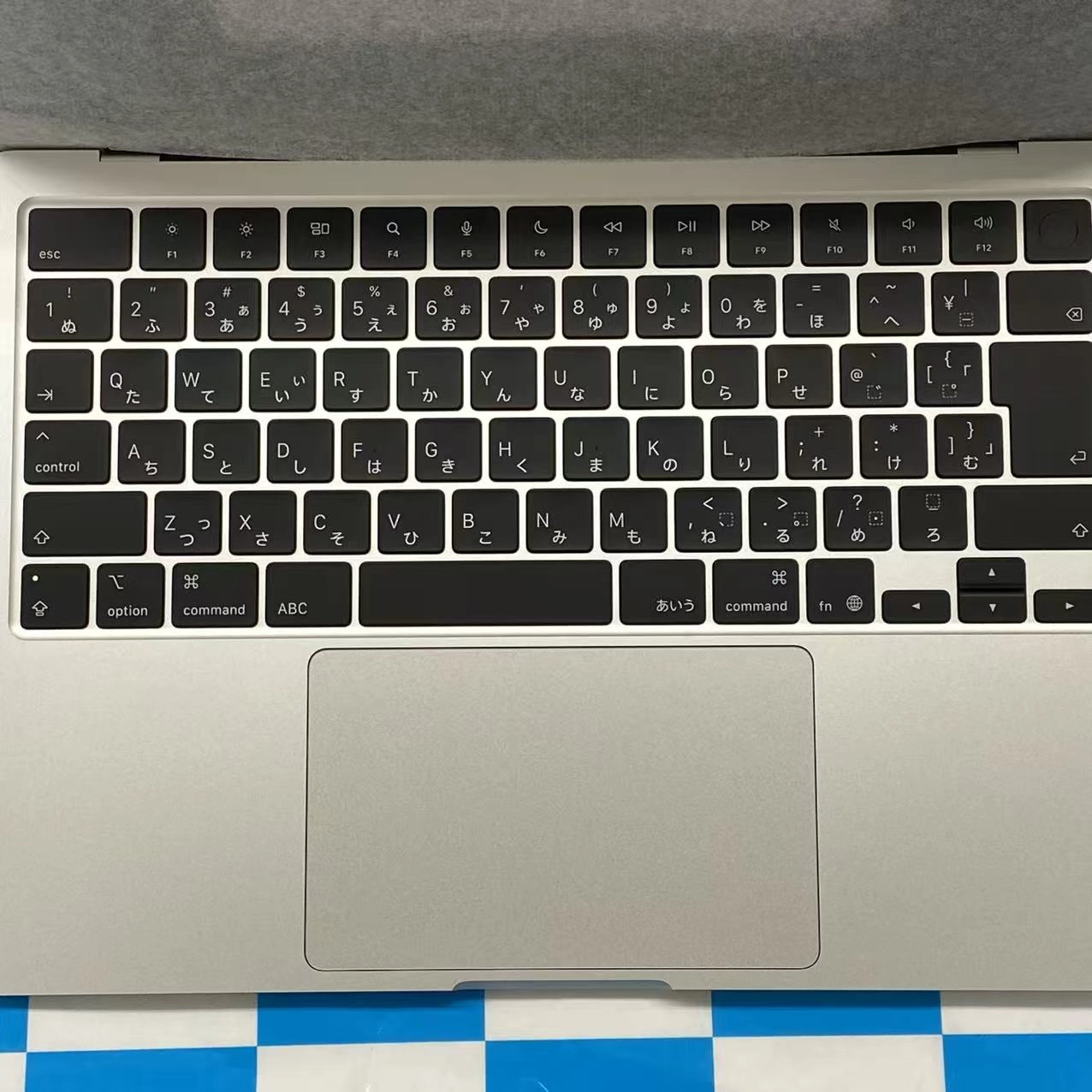 MacBook Air 13インチ M4 2025 16GB/256GB シルバー MW0W3J/A 新品同様
