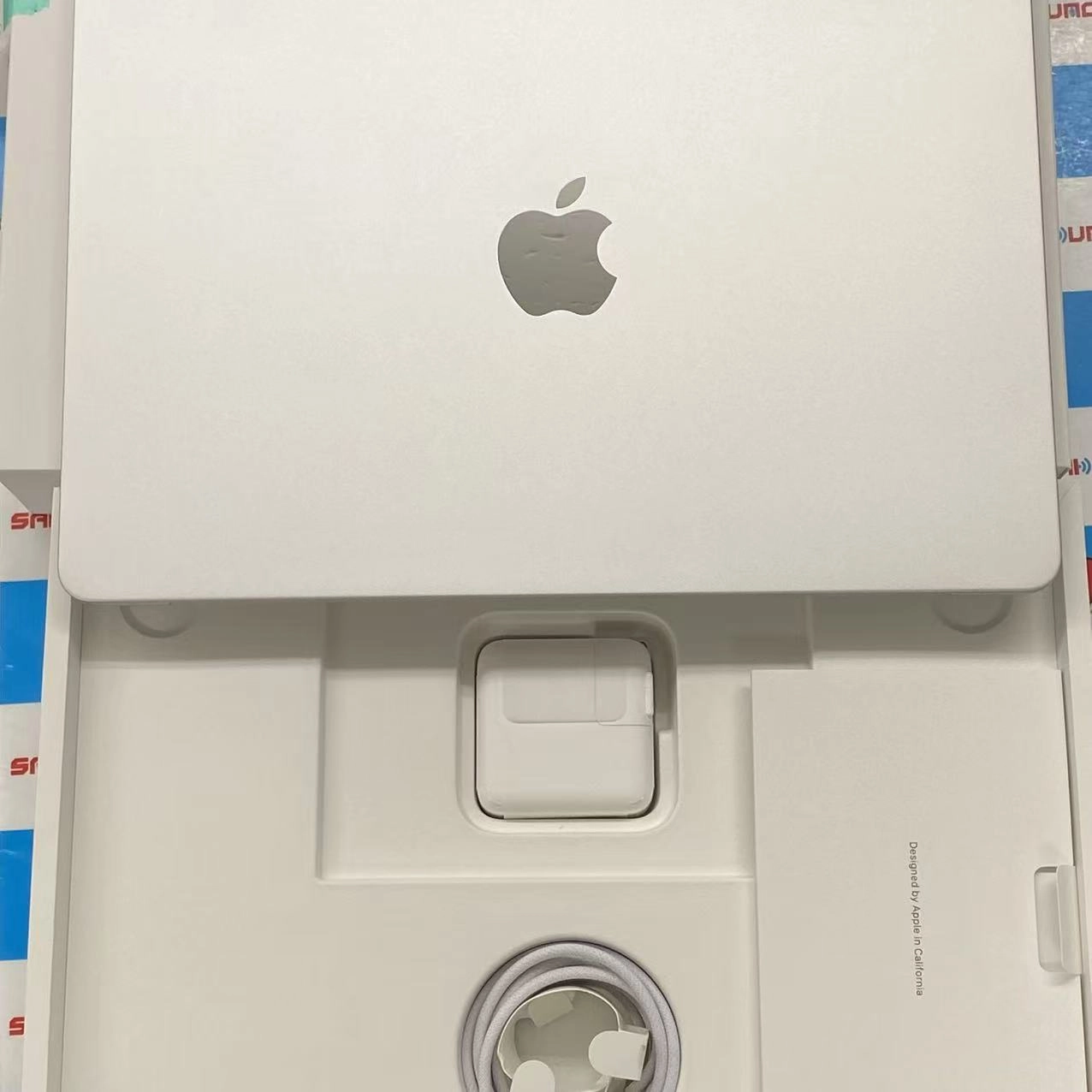 MacBook Air 13インチ M4 2025 16GB/256GB シルバー MW0W3J/A 新品同様