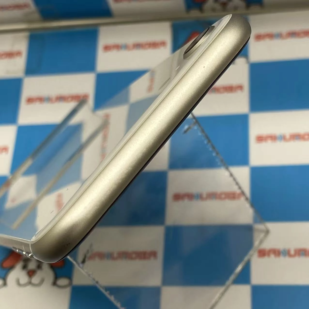 iPhoneSE 第3世代 64GB スターライト MMYD3J/A docomo版SIMフリー