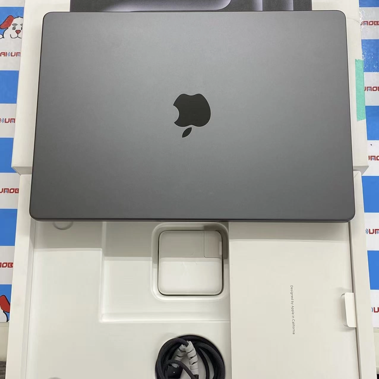 MacBook Pro 14インチ 2025 M5 24GB/1TB ジェットブラック MDE34J/A 美品