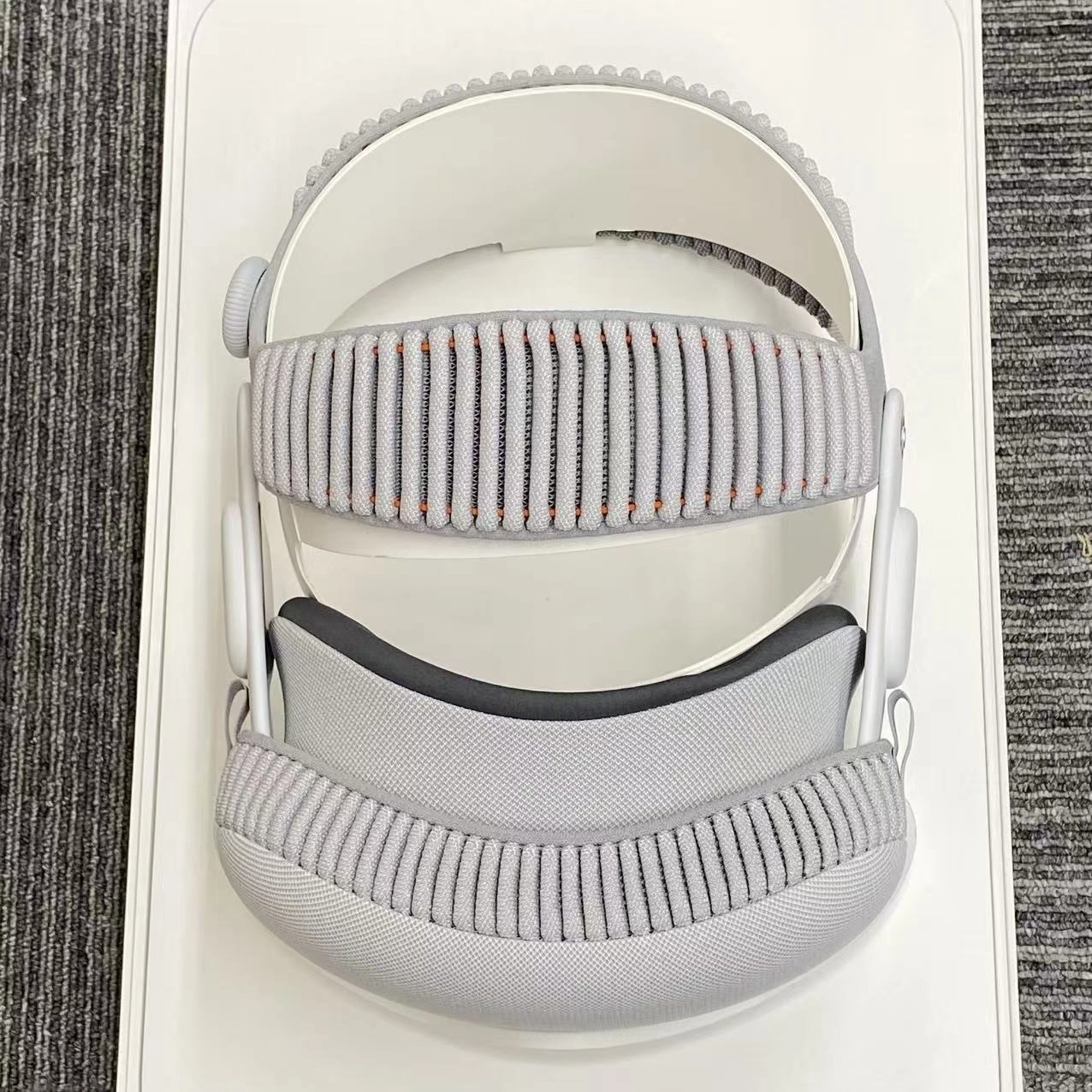 Apple Vision Pro (M5) 256GB 標準カラー MFHE4J/A 開封未使用品
