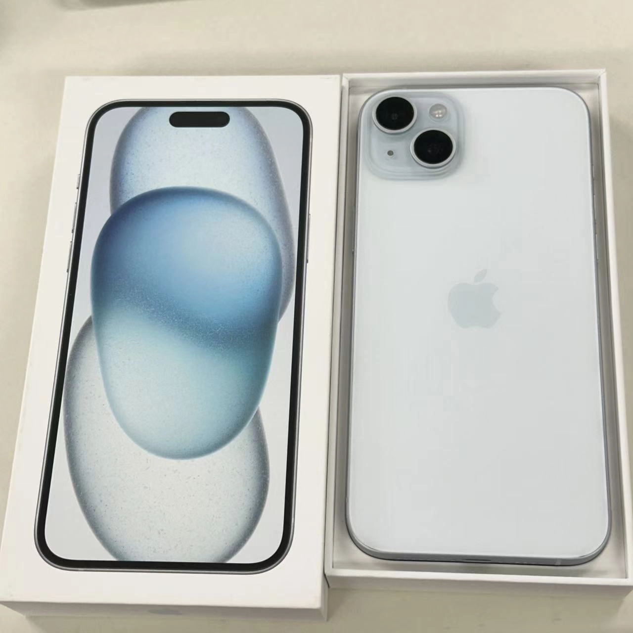iPhone15 Plus 256GB ブルー MU0N3J/A SIMフリー 極美品