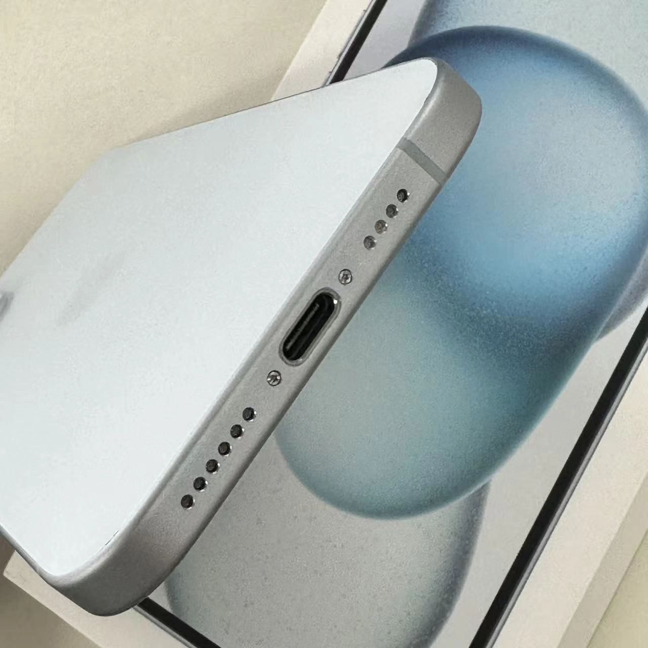 iPhone15 Plus 256GB ブルー MU0N3J/A SIMフリー 極美品