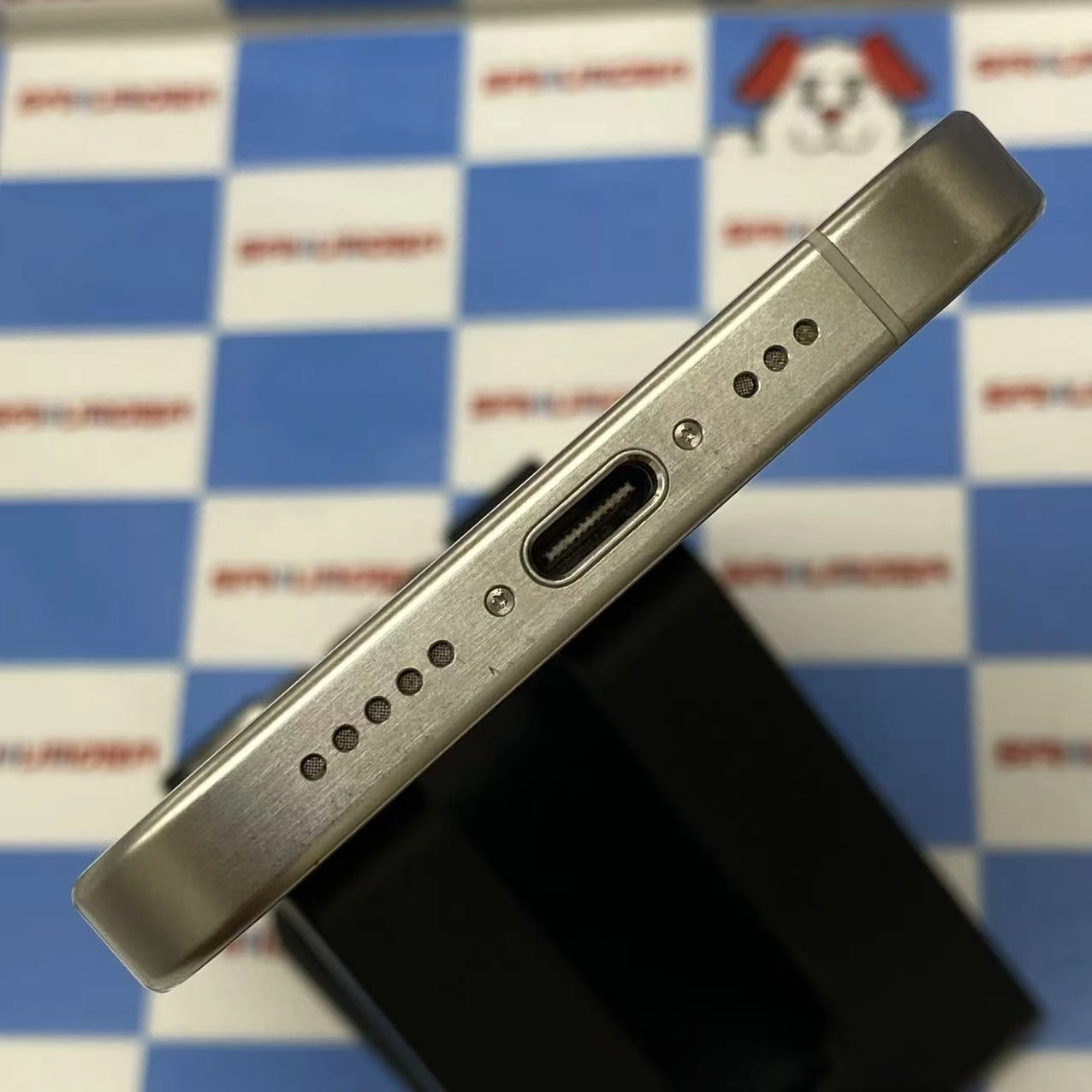 iPhone15 Pro 256GB ホワイトチタニウム MTUD3J/A AU版SIMフリー 美品 au