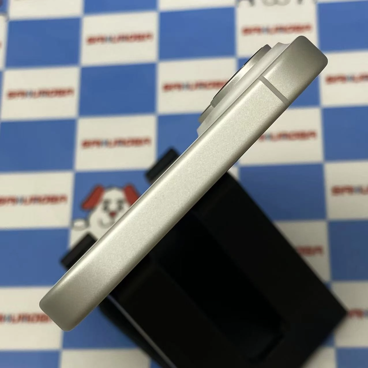 iPhone16 128GB ホワイト MYDR3J/A docomo版SIMフリー 新品同様