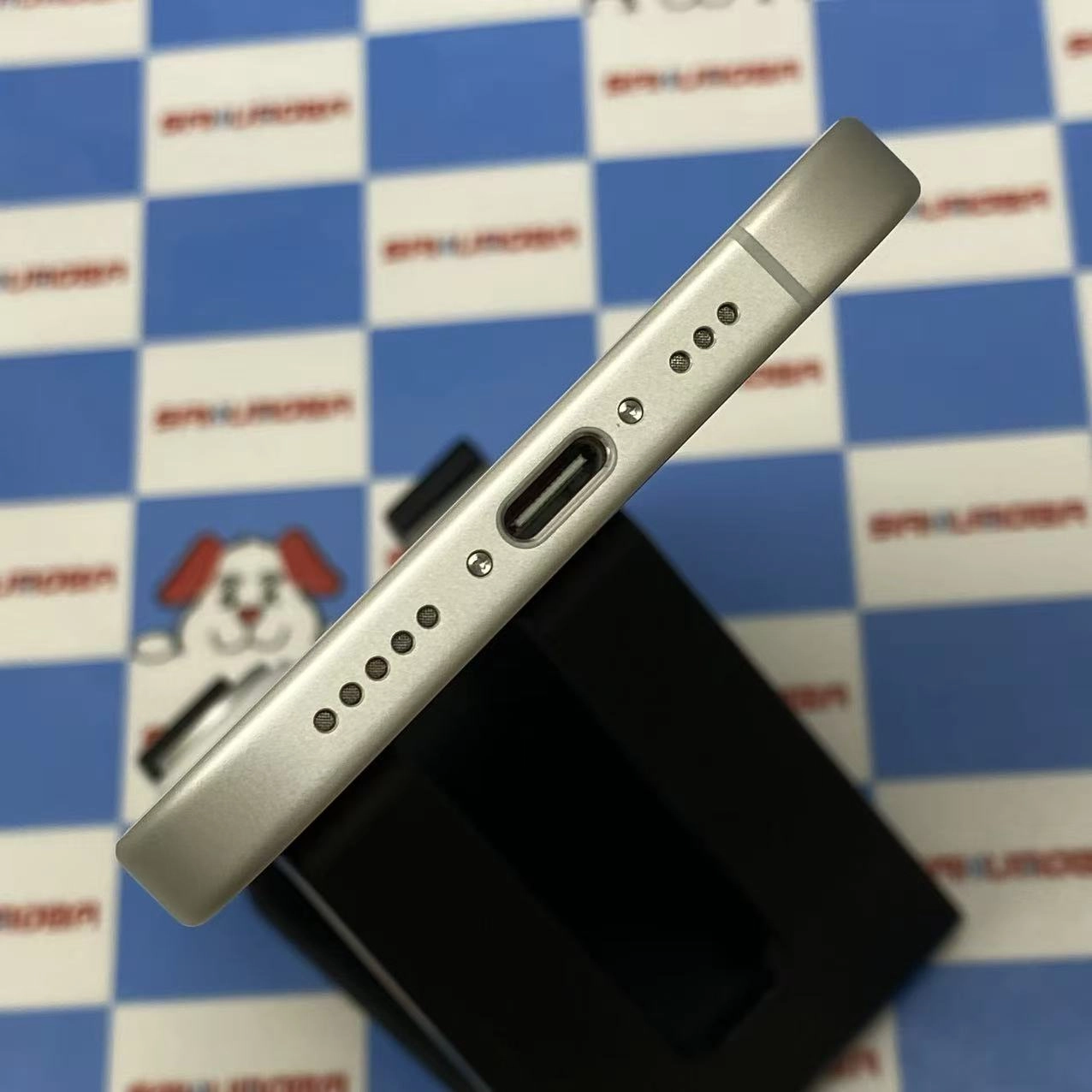 iPhone16 128GB ホワイト MYDR3J/A docomo版SIMフリー 新品同様