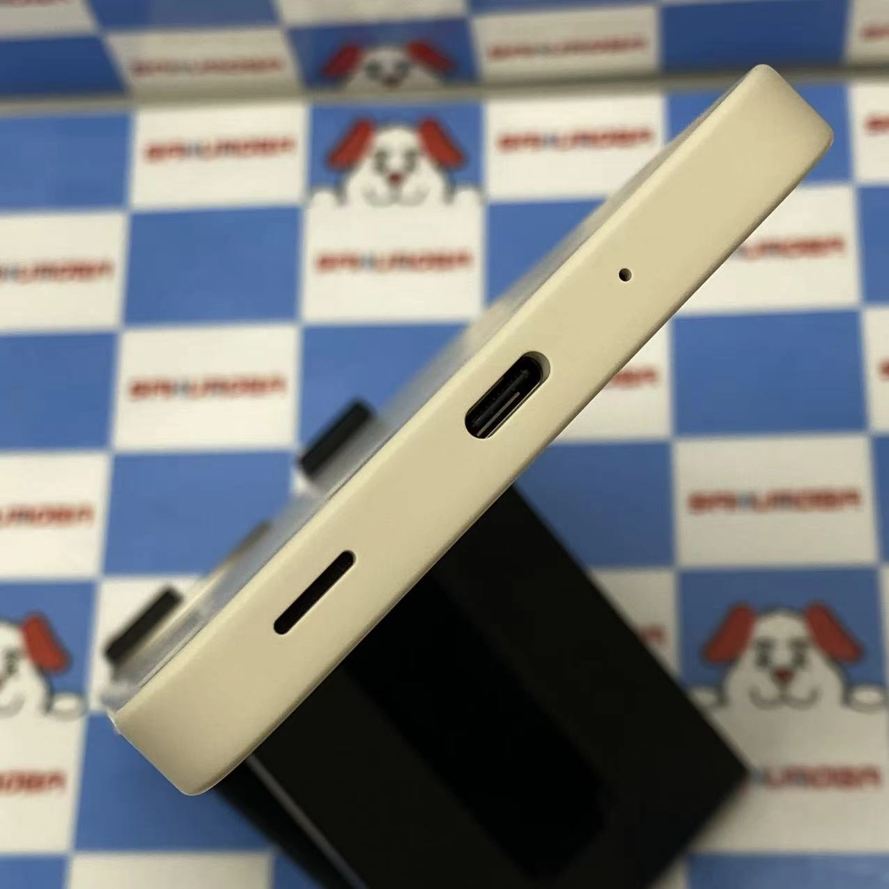 AQUOS wish4 4GB/64GB ホワイト SH-52E docomo版SIMフリー 新品同様