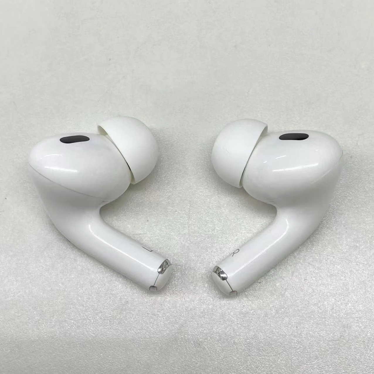 AirPods Pro 第2世代 MagSafe充電ケース(USB-C)付き ホワイト MTJV3J/A