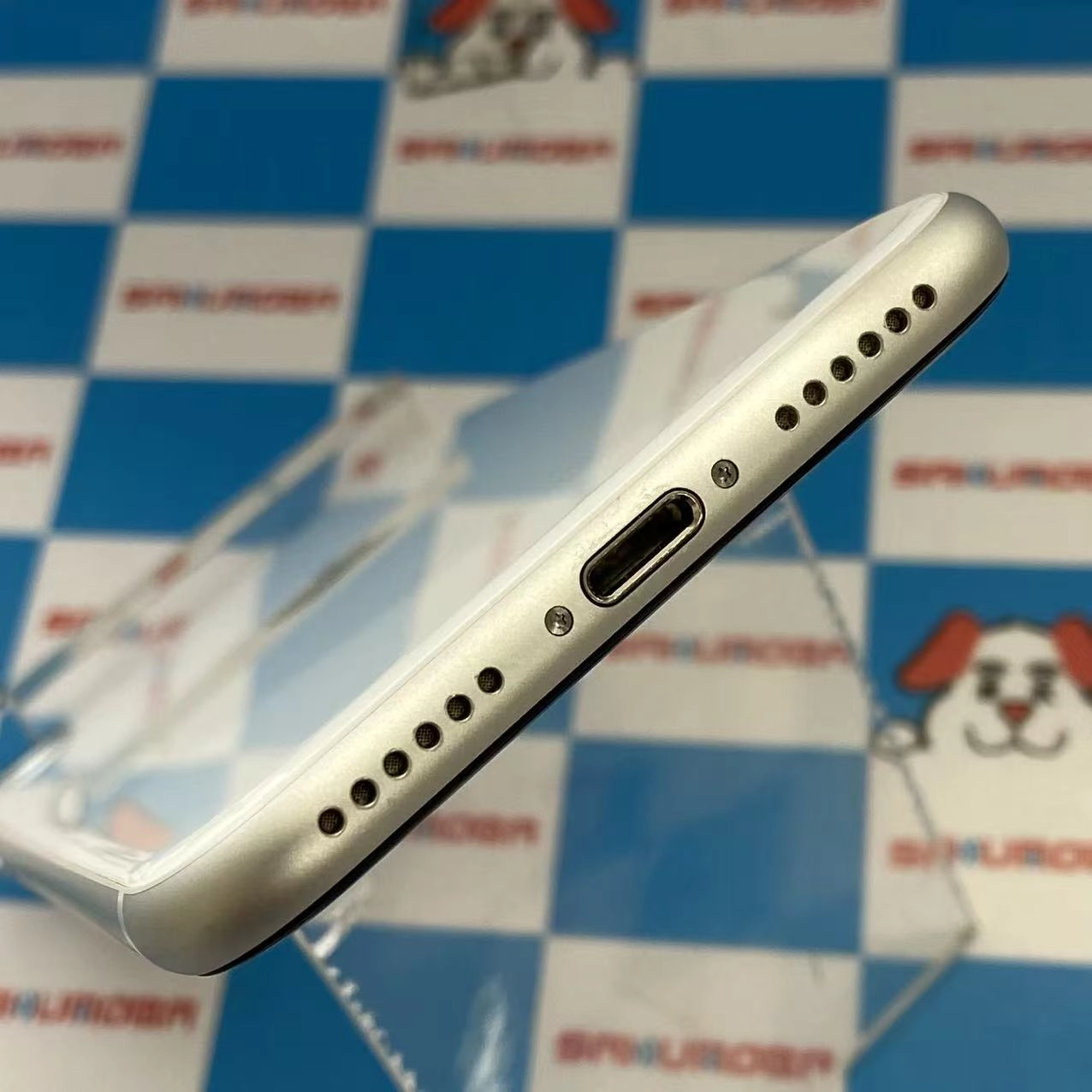 iPhoneSE 第2世代 128GB ホワイト NXD12J/A docomo版SIMフリージャンク品