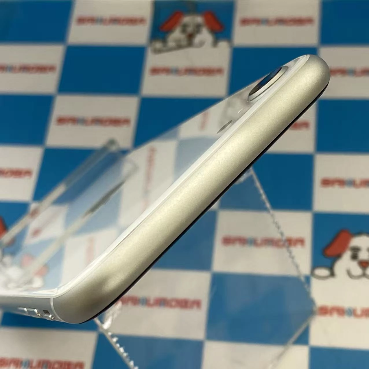 iPhoneSE 第2世代 128GB ホワイト NXD12J/A docomo版SIMフリージャンク品