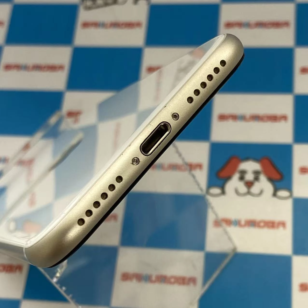 iPhoneSE 第3世代 64GB スターライト MMYD3J/A docomo版SIMフリー