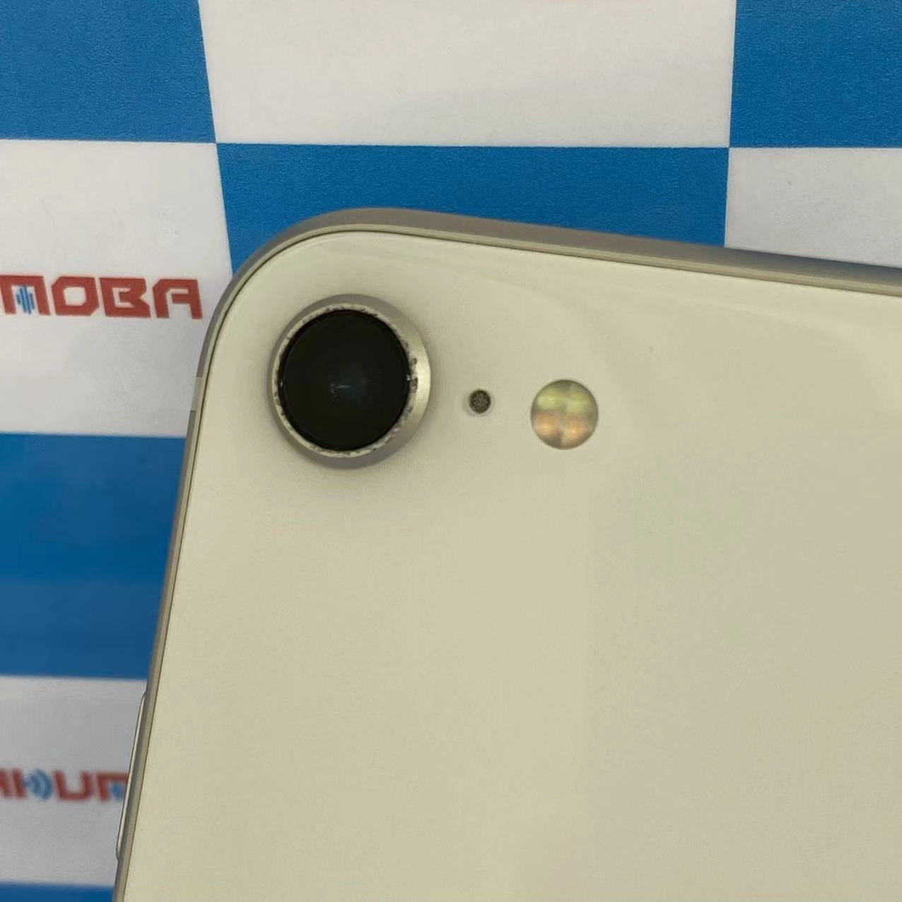iPhoneSE 第3世代 64GB スターライト MMYD3J/A docomo版SIMフリー