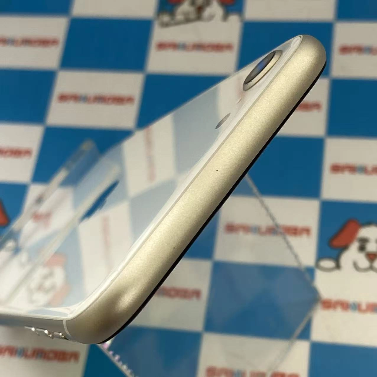 iPhoneSE 第3世代 64GB スターライト MMYD3J/A docomo版SIMフリー