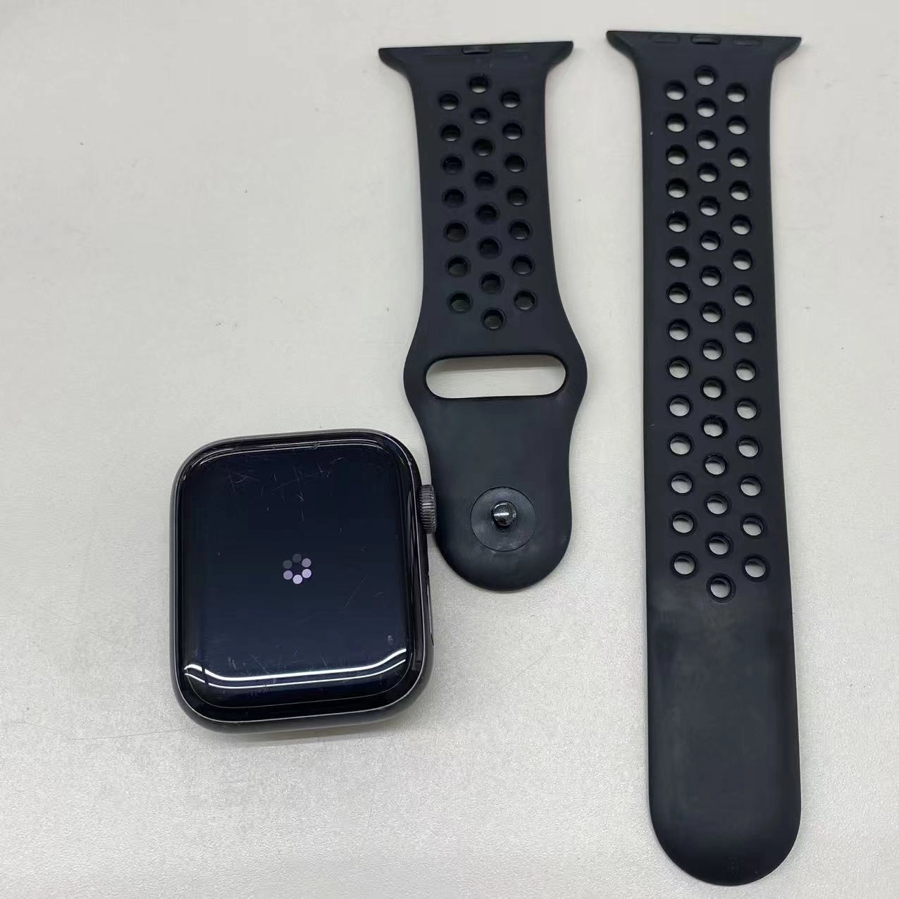 Apple Watch SE 第1世代 44mm GPSモデル 32GB スペースグレイ MG0A3J/A 訳あり品