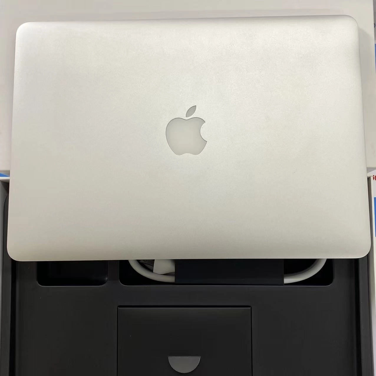 Macbook air 13インチ Corei5 8GB/256GB シルバー MMGG2J/A