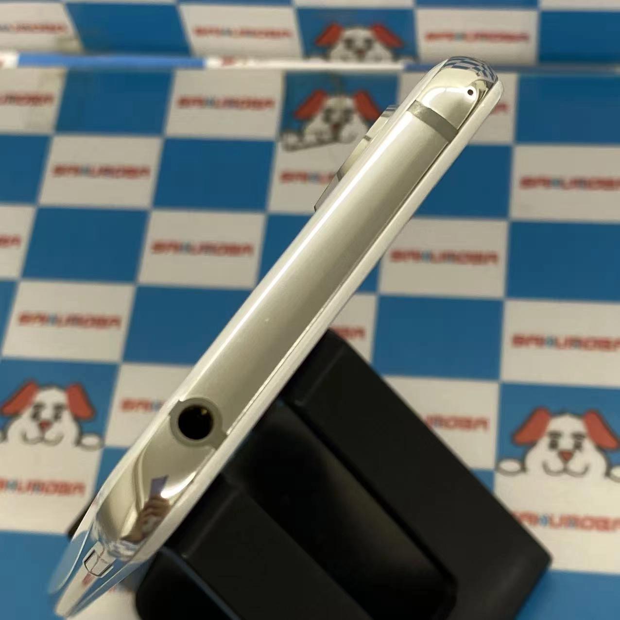 AQUOS R2 64GB プラチナムホワイト SH-03K docomo版SIMフリー