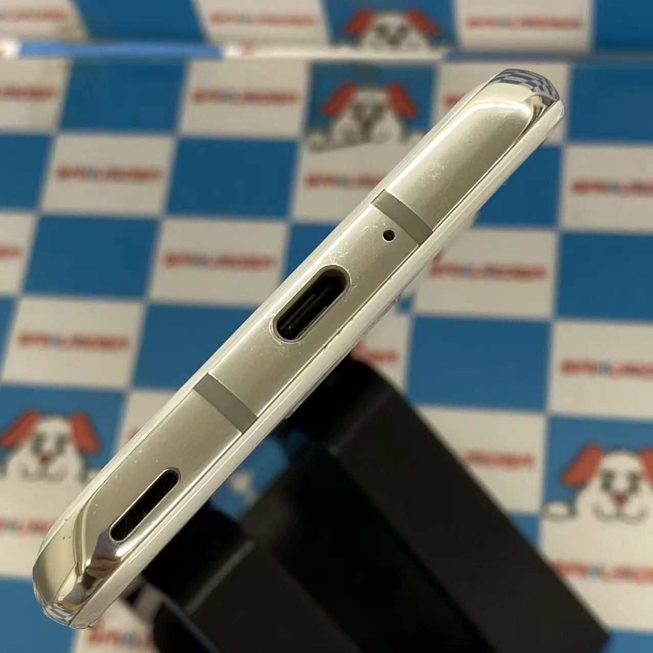AQUOS R2 64GB プラチナムホワイト SH-03K docomo版SIMフリー