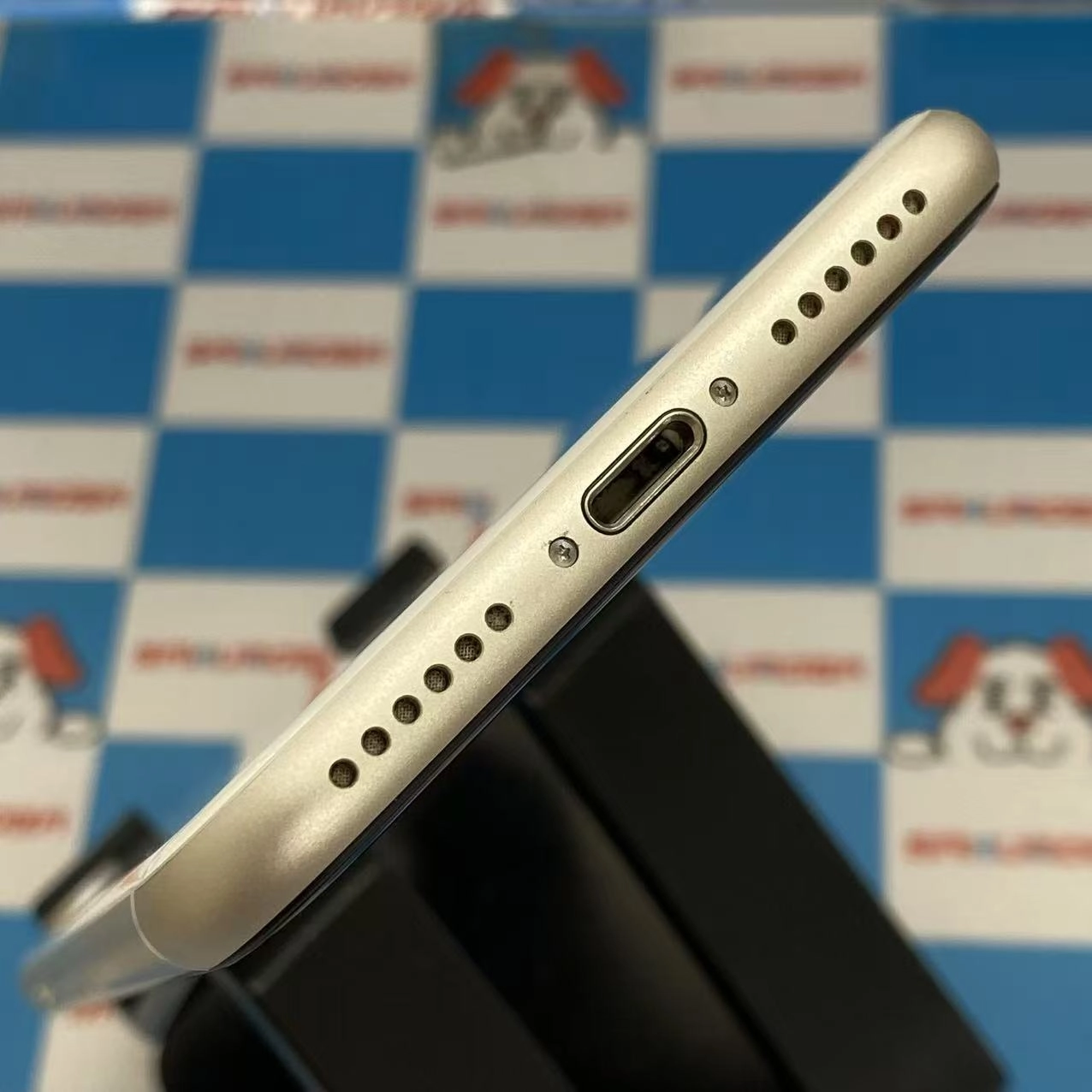iPhoneSE 第3世代 64GB スターライト MMYD3J/A SIMフリー美品