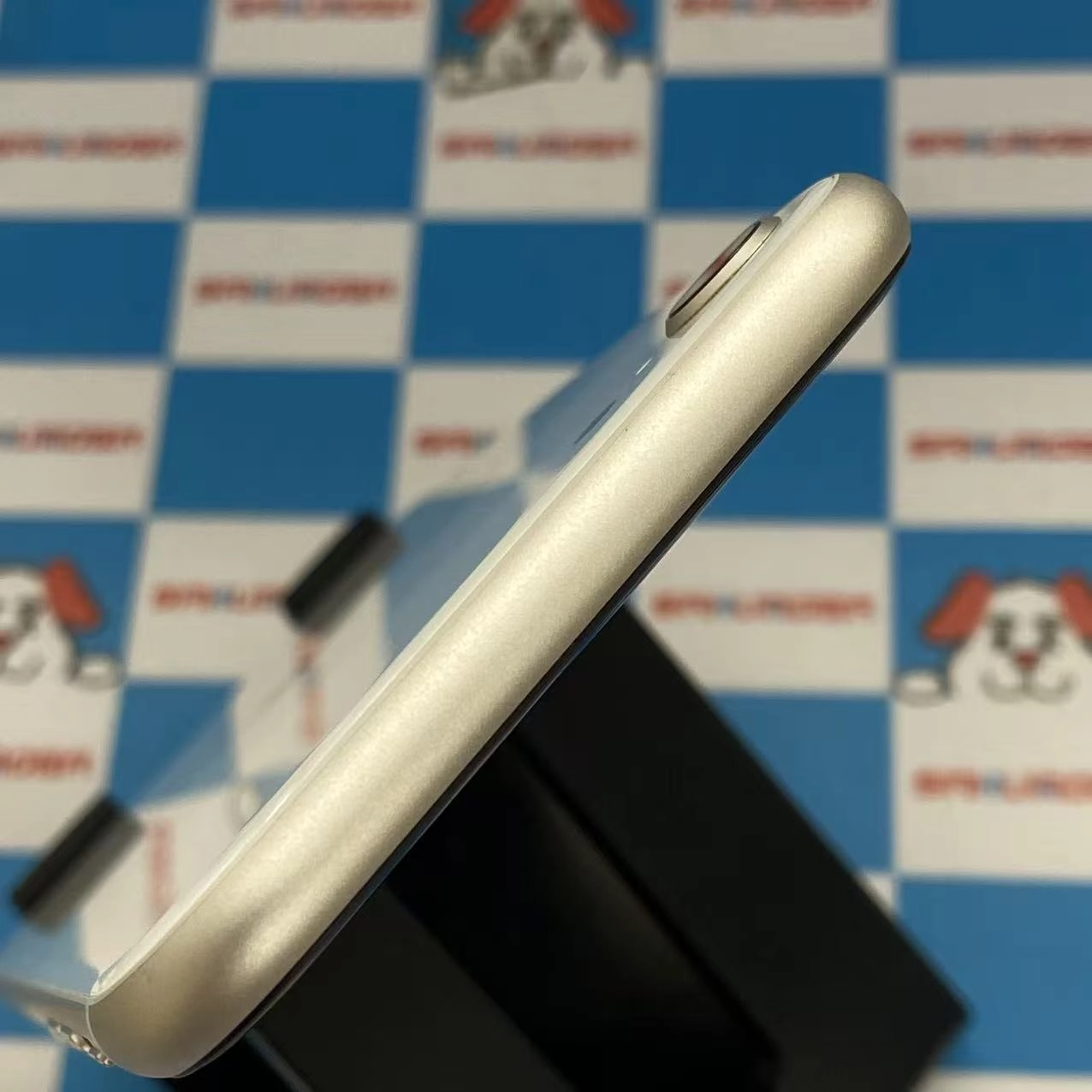 iPhoneSE 第3世代 64GB スターライト MMYD3J/A SIMフリー美品