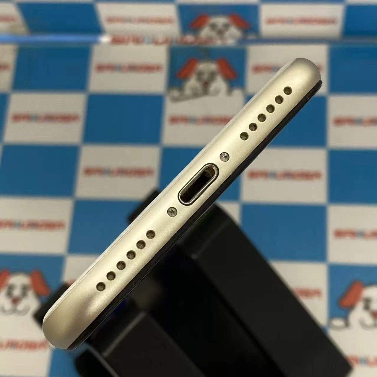 iPhoneSE 第3世代 64GB スターライト MMYD3J/A SIMフリージャンク品外観美品